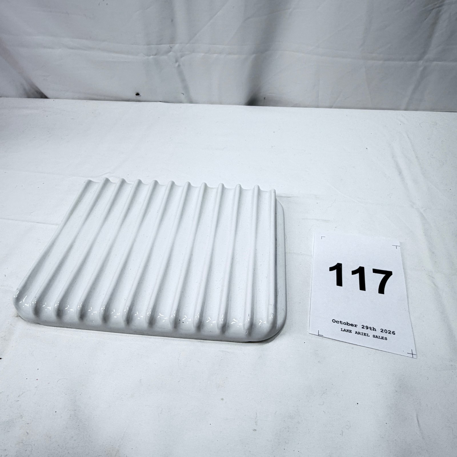 Lot 117: Corning Ware MR-1 ceramic oven and microwave rack, Corning NY USA 378 MA