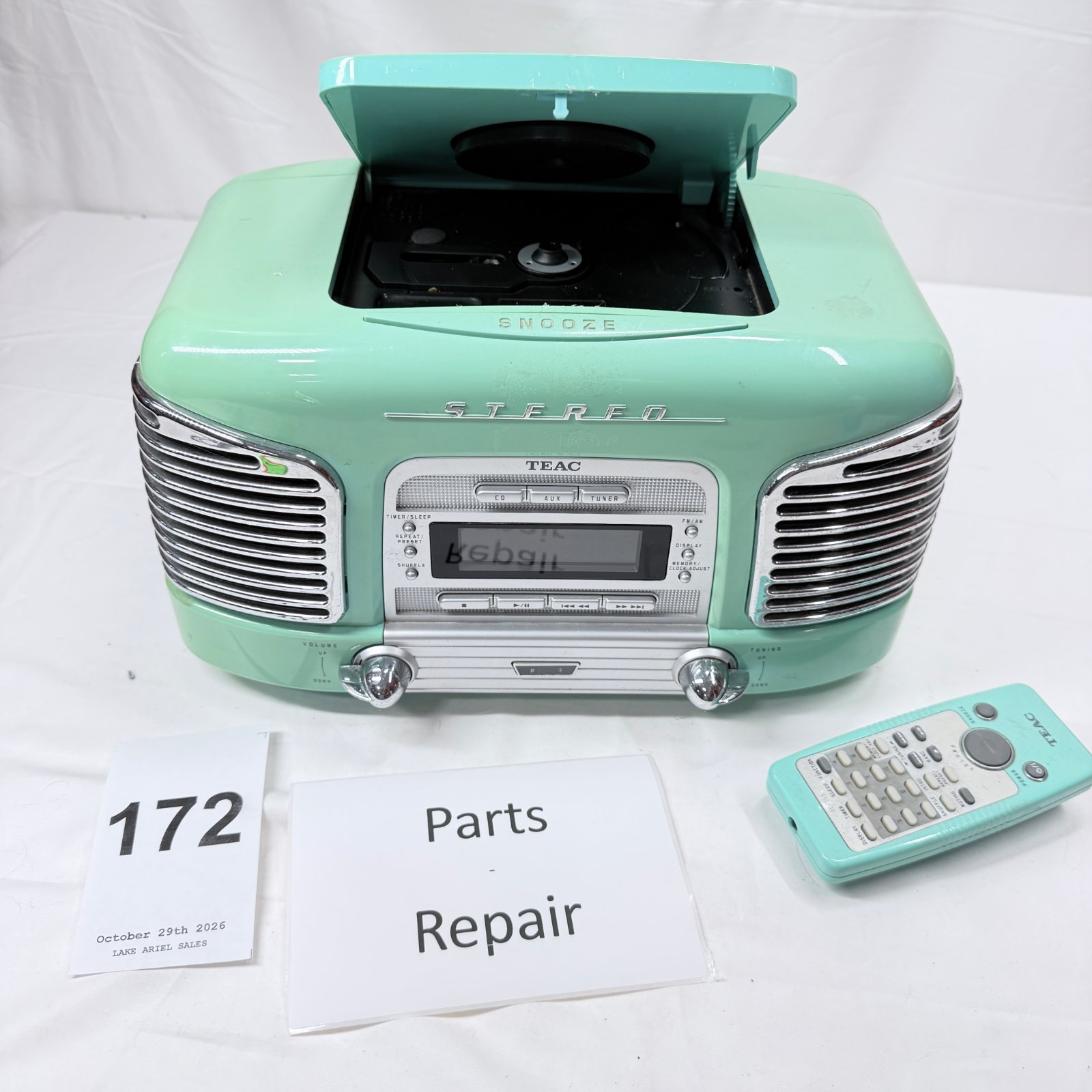 Lot 172: TEAC SL-D90 Retro-Style CD Receiver/Boombox with Remote, mint green, Parts/Repair