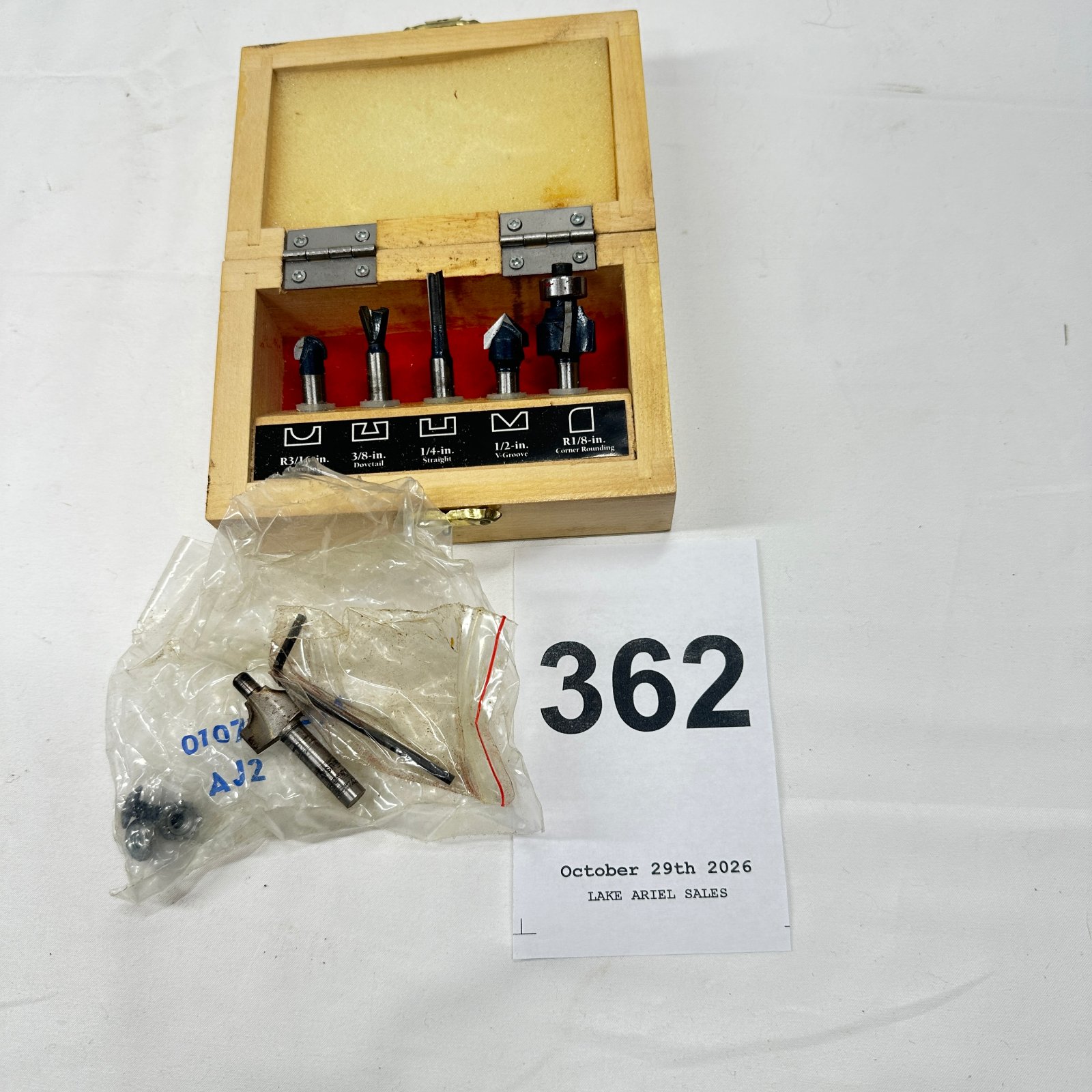 Lot 362: Companion 7-piece router bit set in wooden hinged box, R3/16" core box, 3/8" dovetail, 1/4" straight, 1/2" V-groove, R1/8" corner rounding