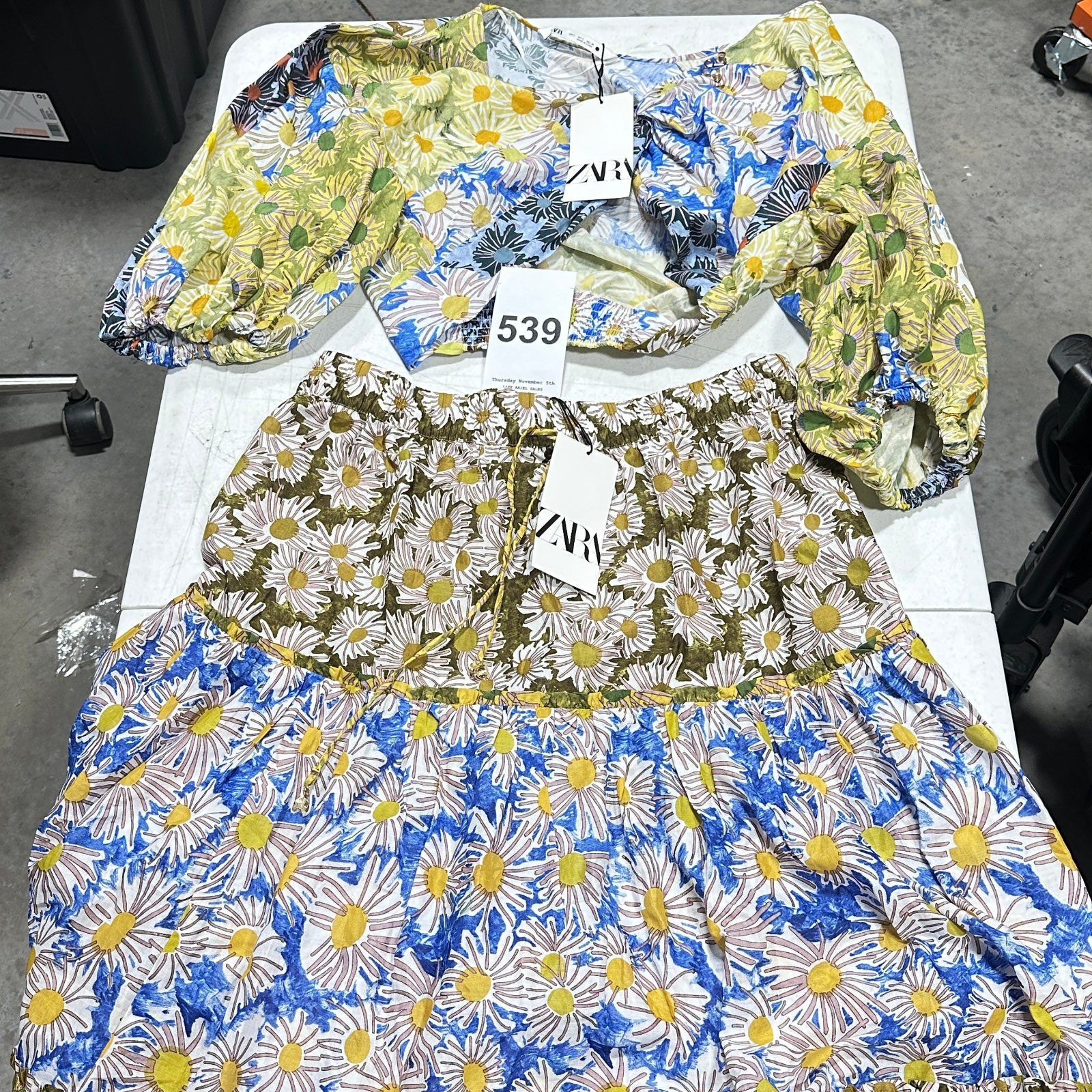 Lot 539: Zara daisy floral print puff-sleeve blouse, EUR L, color-block patchwork pattern, NWT