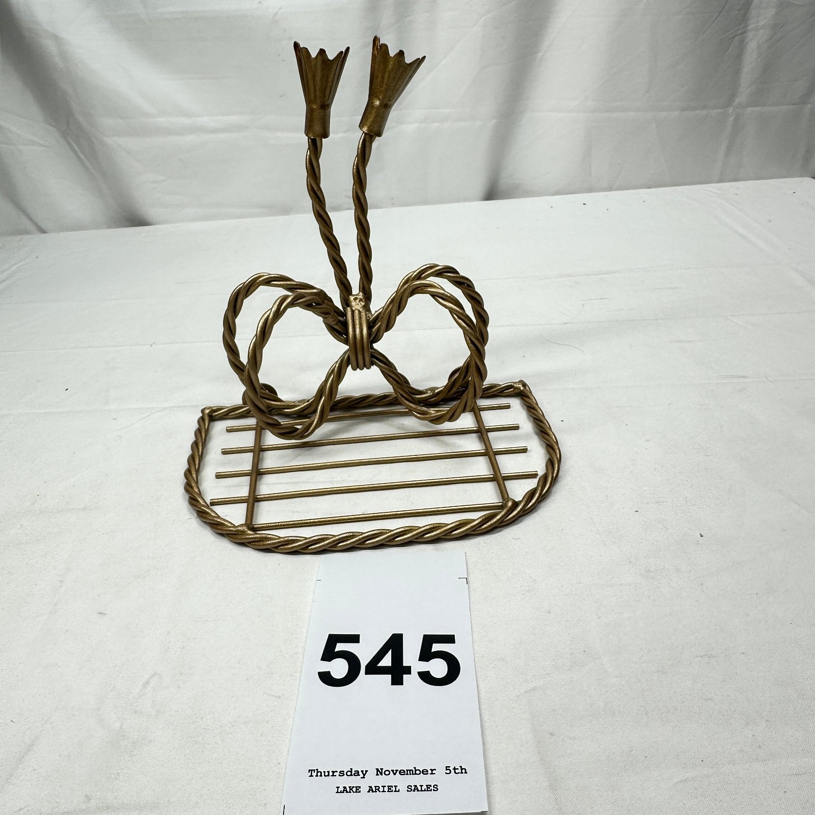 Lot 545: Gold-tone twisted wire soap dish with bow and spray top, decorative bathroom holder