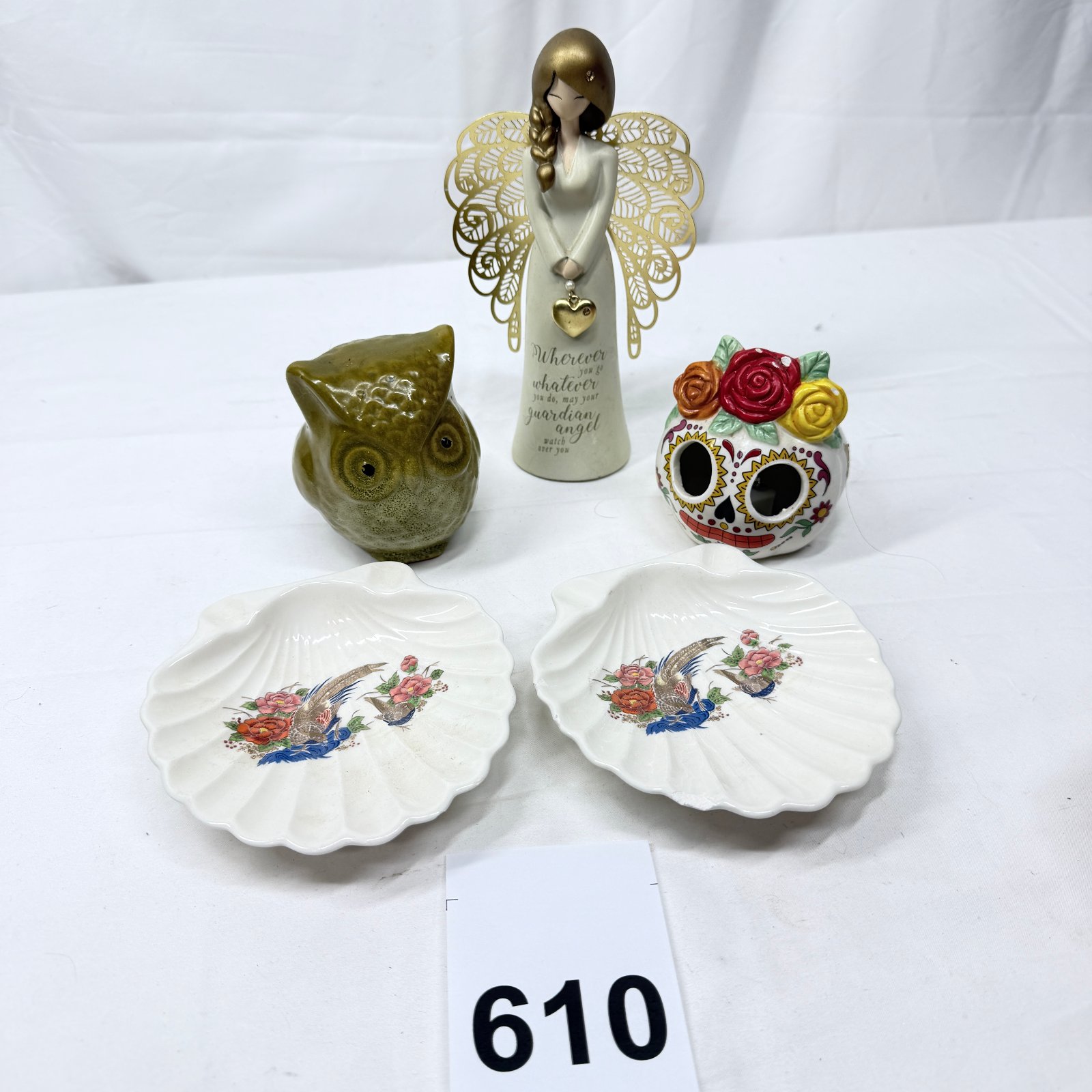 Lot 610: Mixed ceramic lot: guardian angel figurine, owl figurine, sugar skull tealight holder, pair of pheasant-decorated shell dishes