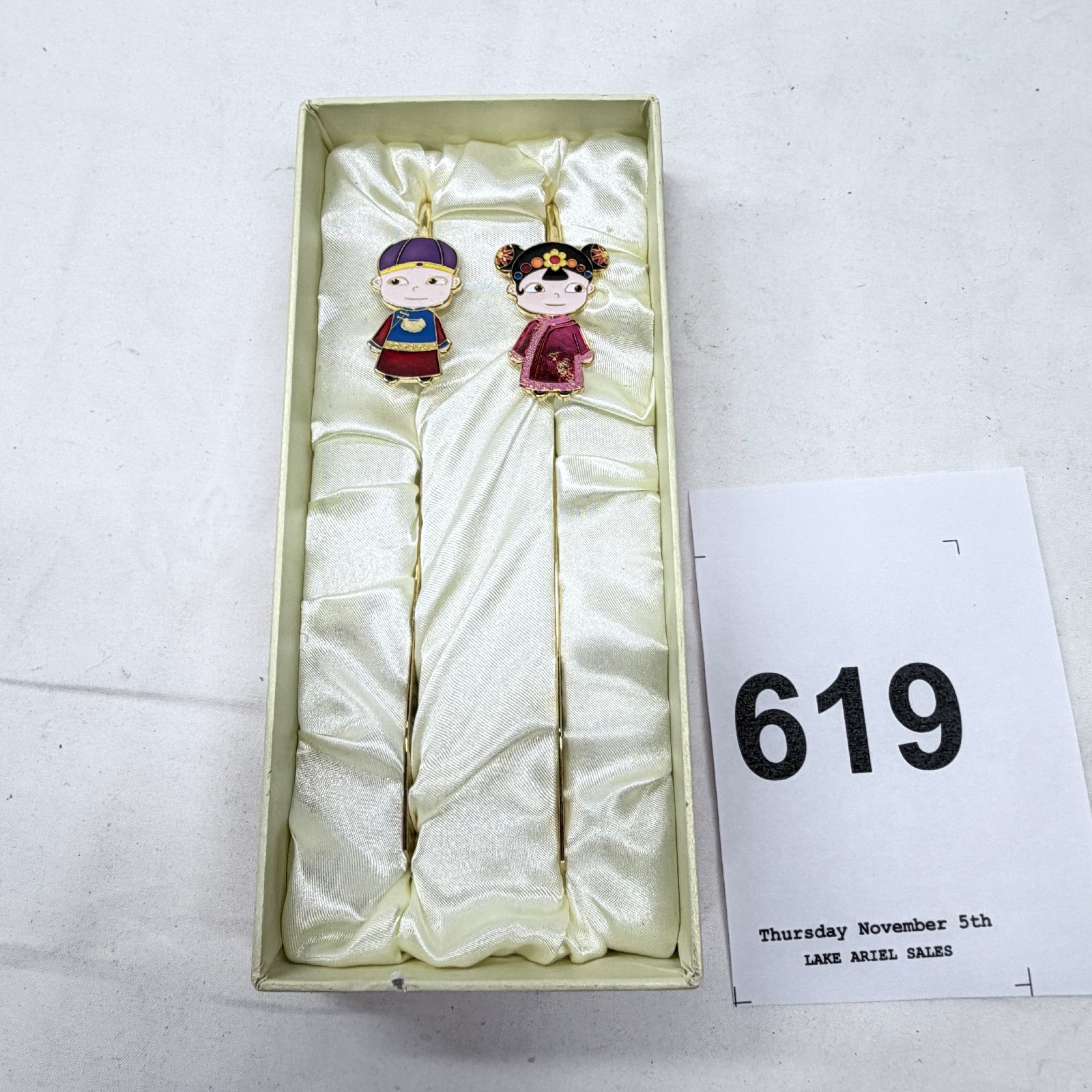 Lot 619: Shanghai Jiao Tong University gold-tone enamel Chinese opera figure bookmarks, pair in satin-lined gift box