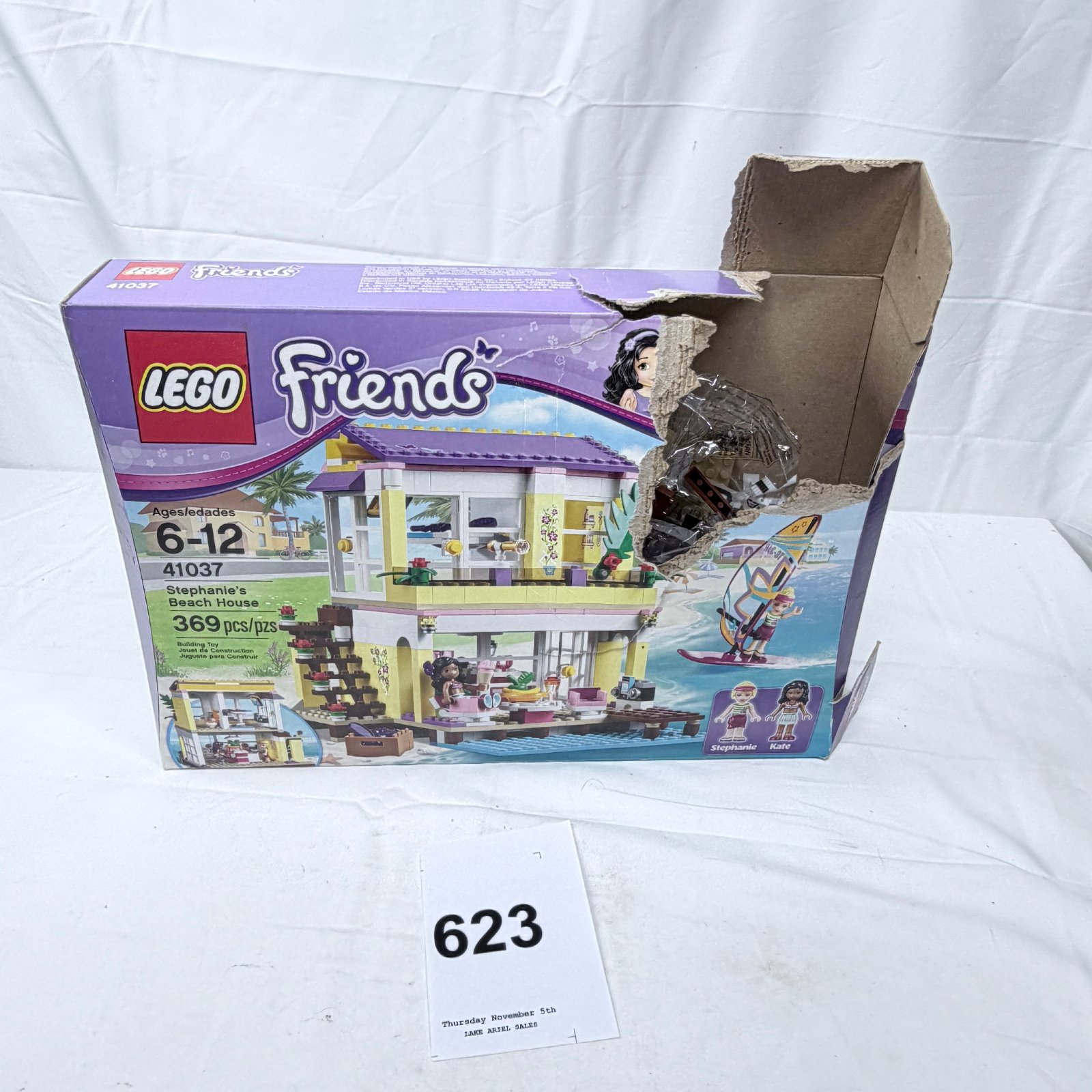 Lot 623: LEGO Friends "Stephanie's Beach House" building set #41037, 369 pcs, damaged box