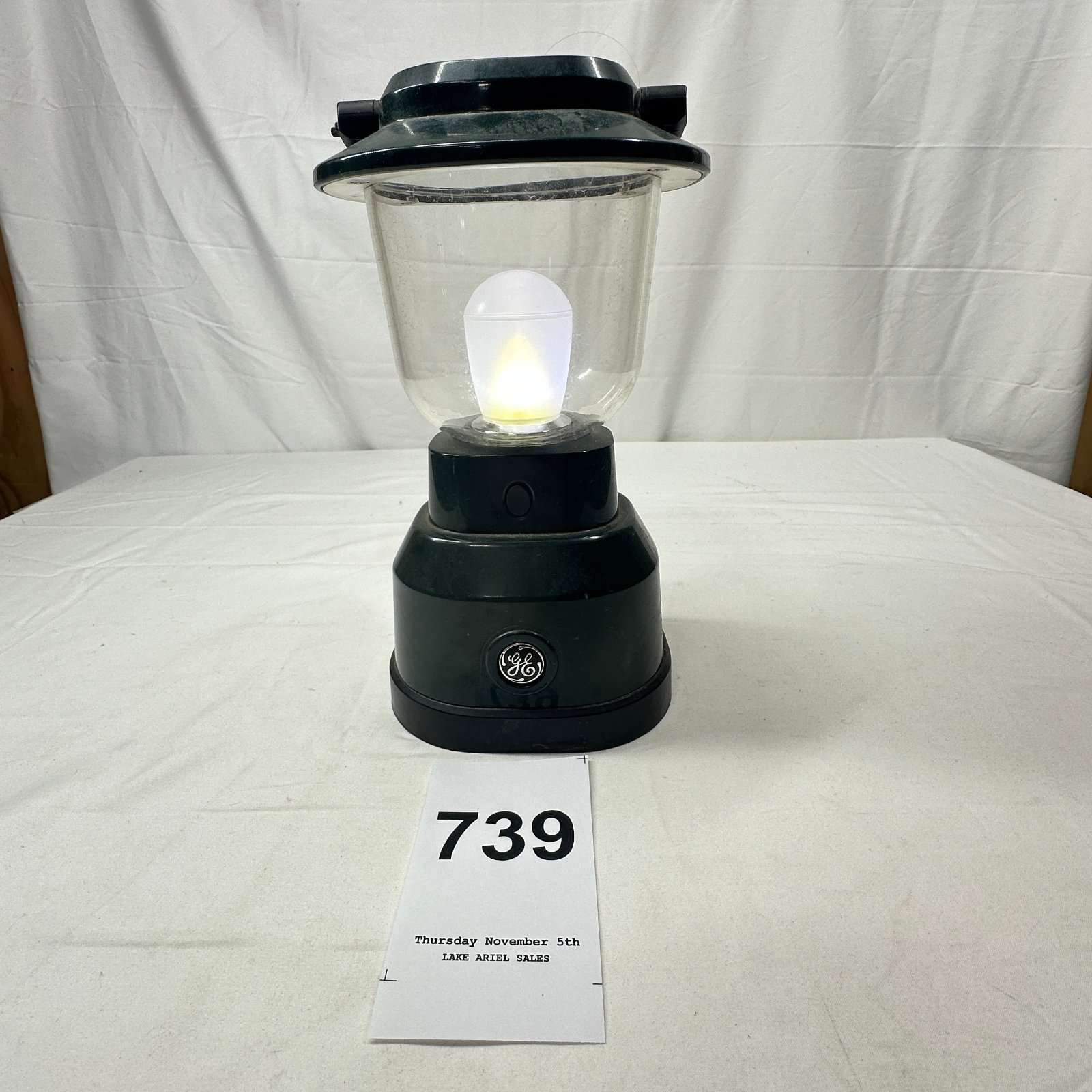 Lot 739: GE LED camping lantern with handle, teardrop bulb design works