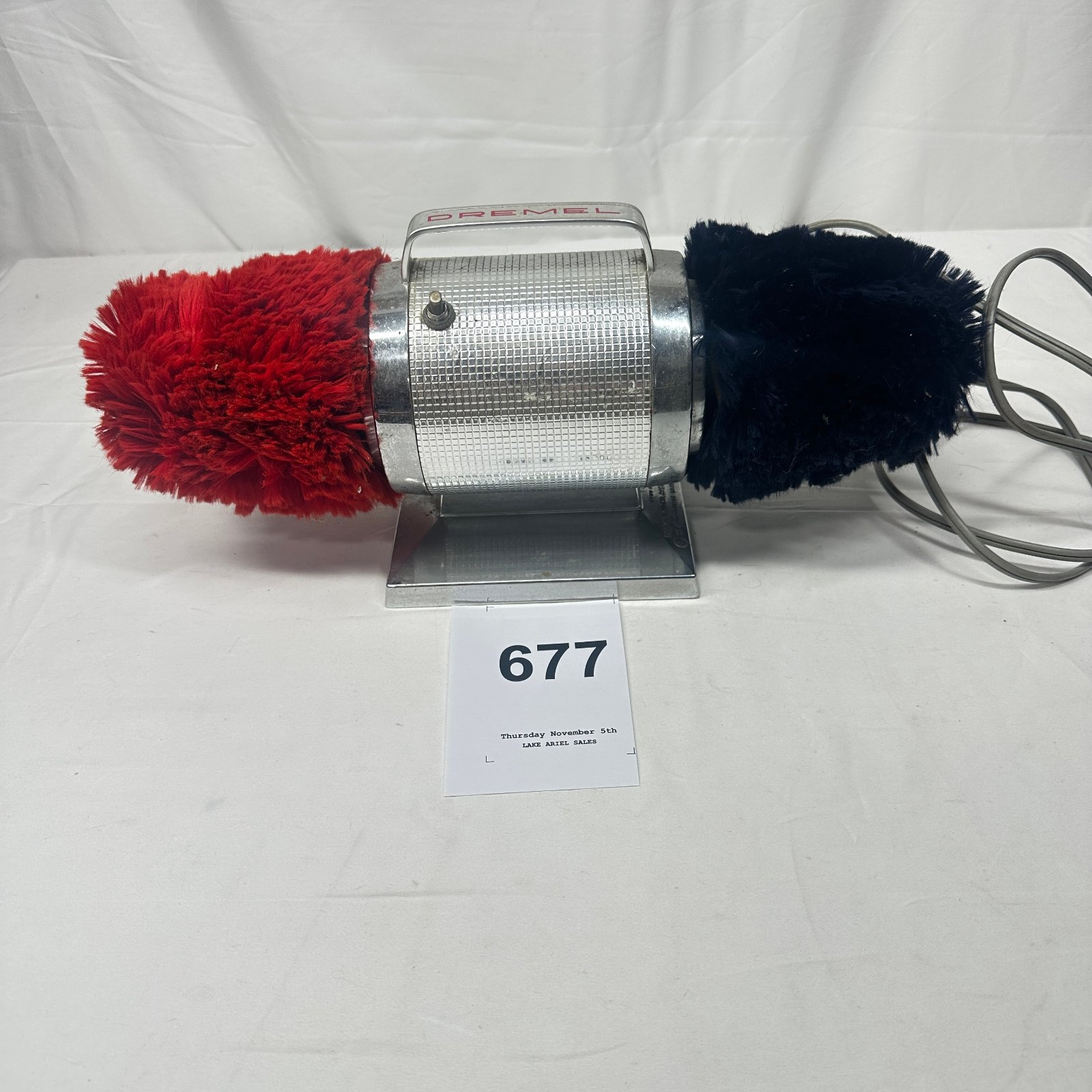 Lot 677: Dremel Mfg. Co. Racine dual-head buffer/polisher, red and black buffing wheels, 110V