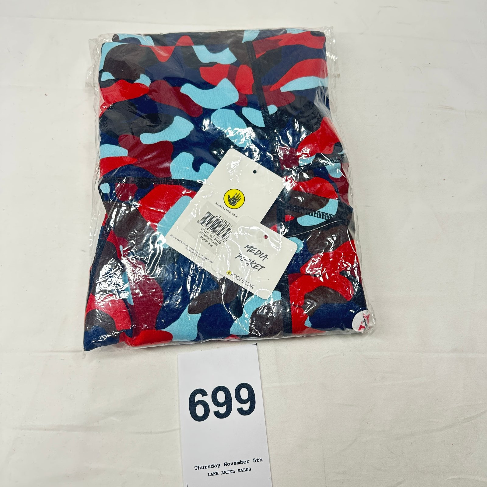 Lot 699: 2021 Body Glove "BG Camo Red/CA Red" rash guard jacket with Media Pocket, Style BGL01122, XLarge, NWT