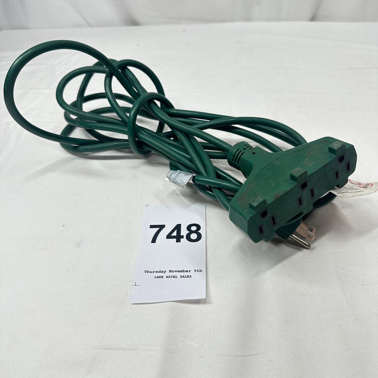 Lot 748: Green 3-outlet heavy duty extension cord with right-angle flat plug, 9-foot indoor/outdoor