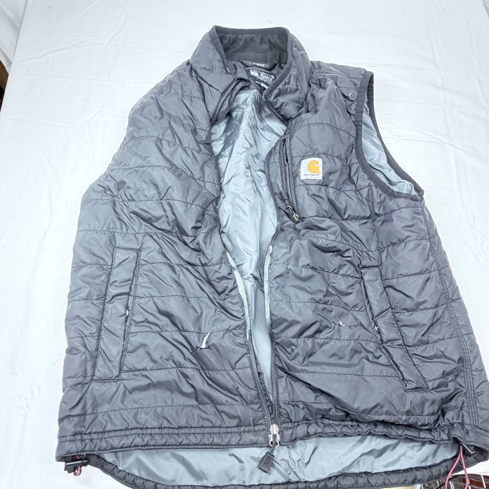 Lot 666: Carhartt black nylon quilted full-zip vest, men's size M, with front zip pockets