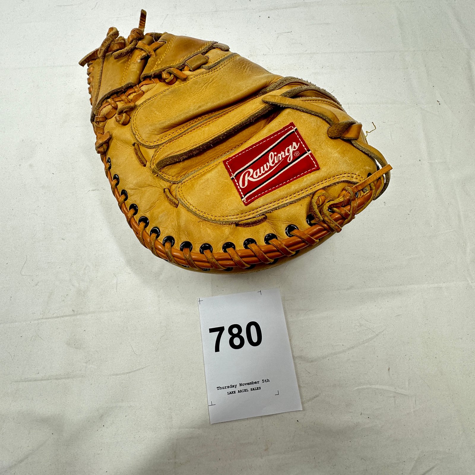 Lot 780: Rawlings RCM7 Mike Piazza Signature Model catcher's mitt, "Deep Well" Pocket with Lil' Toe