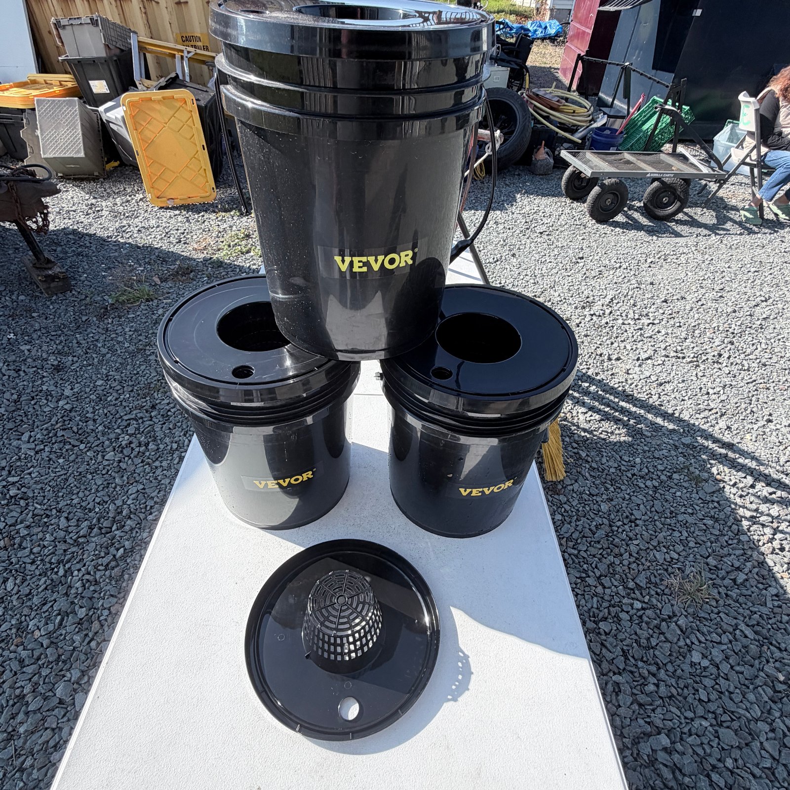 Lot 816: VEVOR 5-Gallon DWC Hydroponic Grow Kit, 3-Bucket System with Net Pot Lids and Water Level Indicator