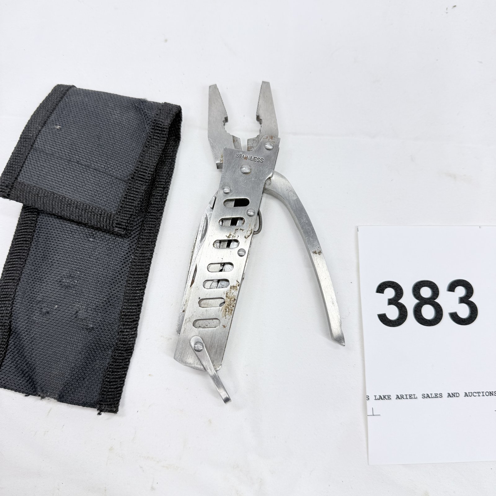 Lot 383: Stainless steel folding multi-tool pliers with sheath, combination pliers/wire cutter/screwdriver