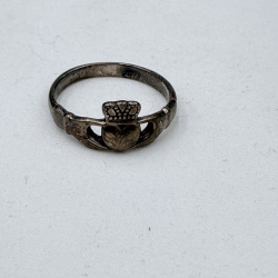 Lot 105: Sterling Silver Claddagh Ring - Tarnished/Worn Condition