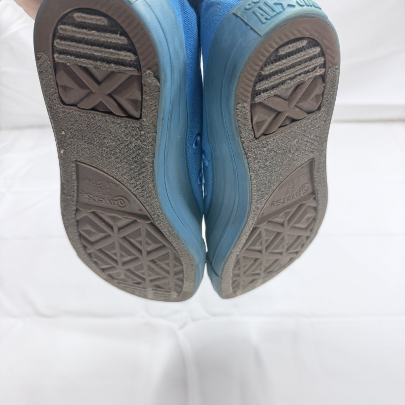 Lot 124: Converse All Star Blue Canvas Low Top Sneakers Size 8 Mens/UK 4