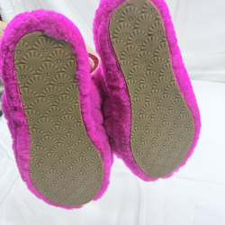 Lot 126: UGG Pink Fuzzy Slide Sandals Size 3 USA / UK 2 / EU 35 S/N 1098499