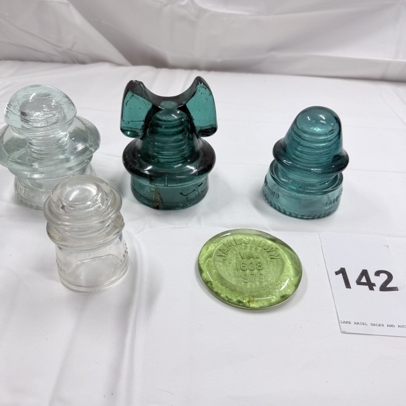 Lot 142: Antique Glass Telegraph/Telephone Insulators - Hemingray, Clear & Teal, 4pc + Token