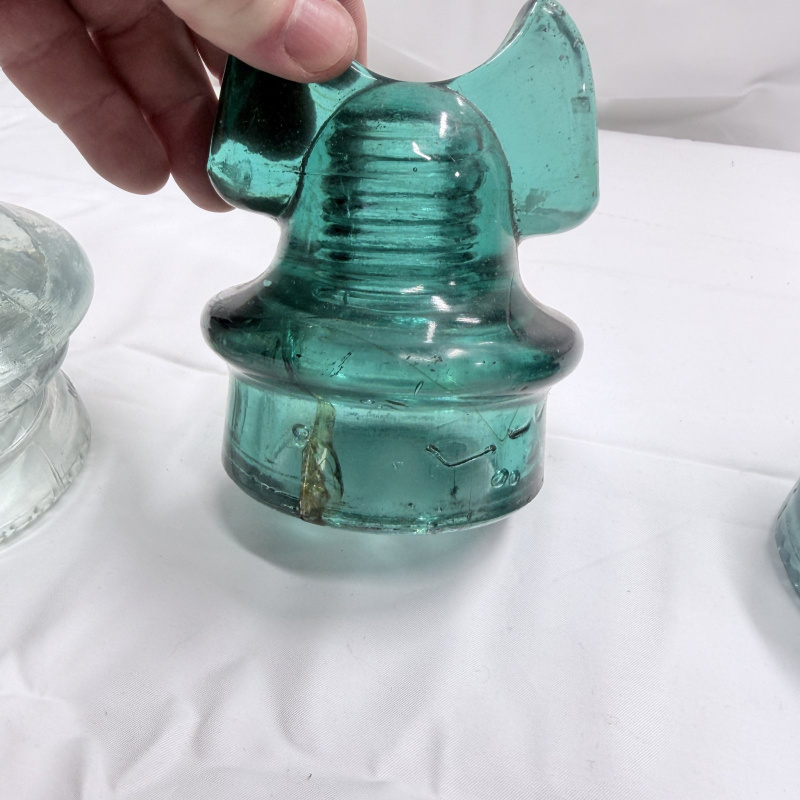 Lot 142: Antique Glass Telegraph/Telephone Insulators - Hemingray, Clear & Teal, 4pc + Token