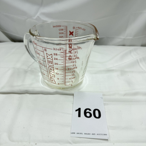 Lot 160: Pyrex 4-Cup Glass Measuring Cup with Handle and Spout