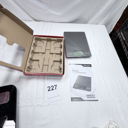 Lot 227: Escali Arti Digital Kitchen Scale Glass Gray with Product Manual