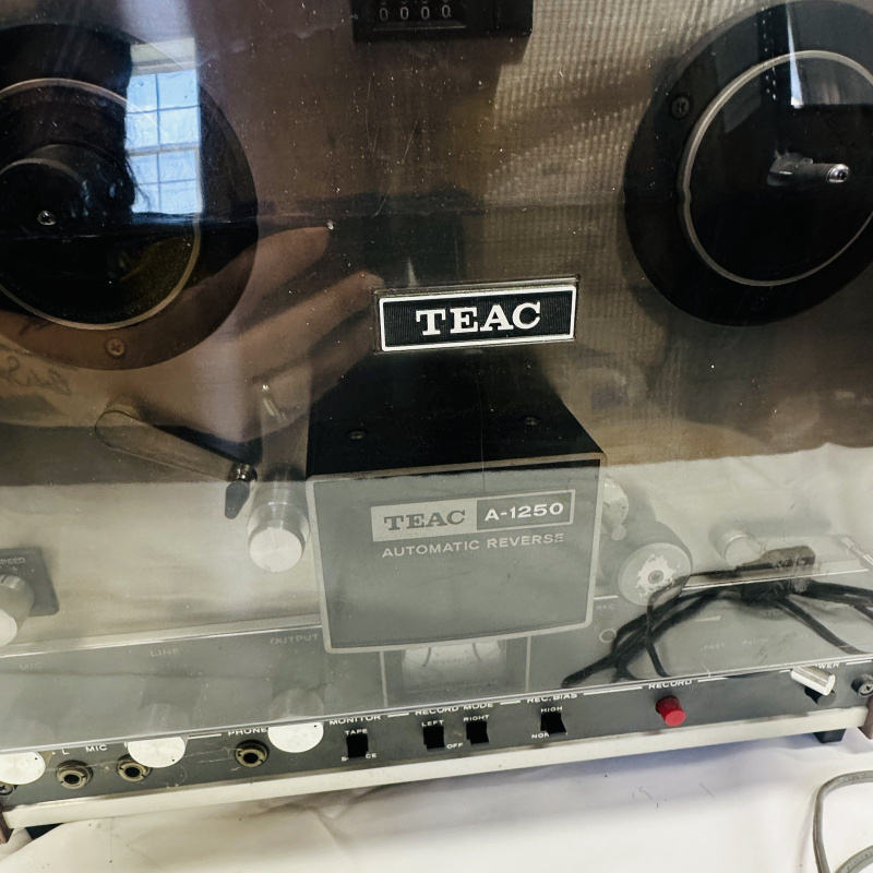 Lot 272: TEAC A-1250 Stereo Reel-to-Reel Tape Deck with Automatic Reverse