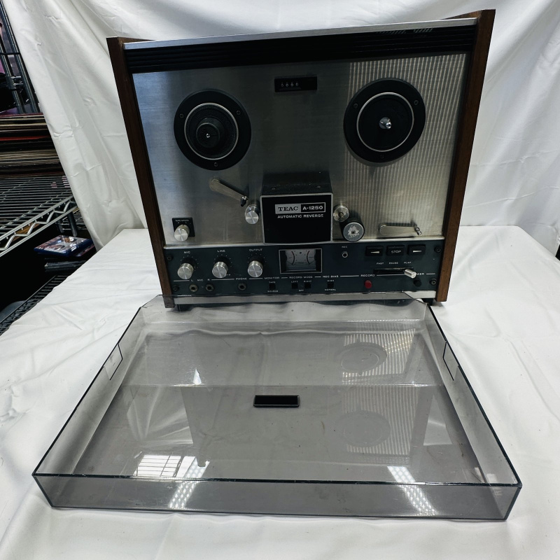Lot 272: TEAC A-1250 Stereo Reel-to-Reel Tape Deck with Automatic Reverse