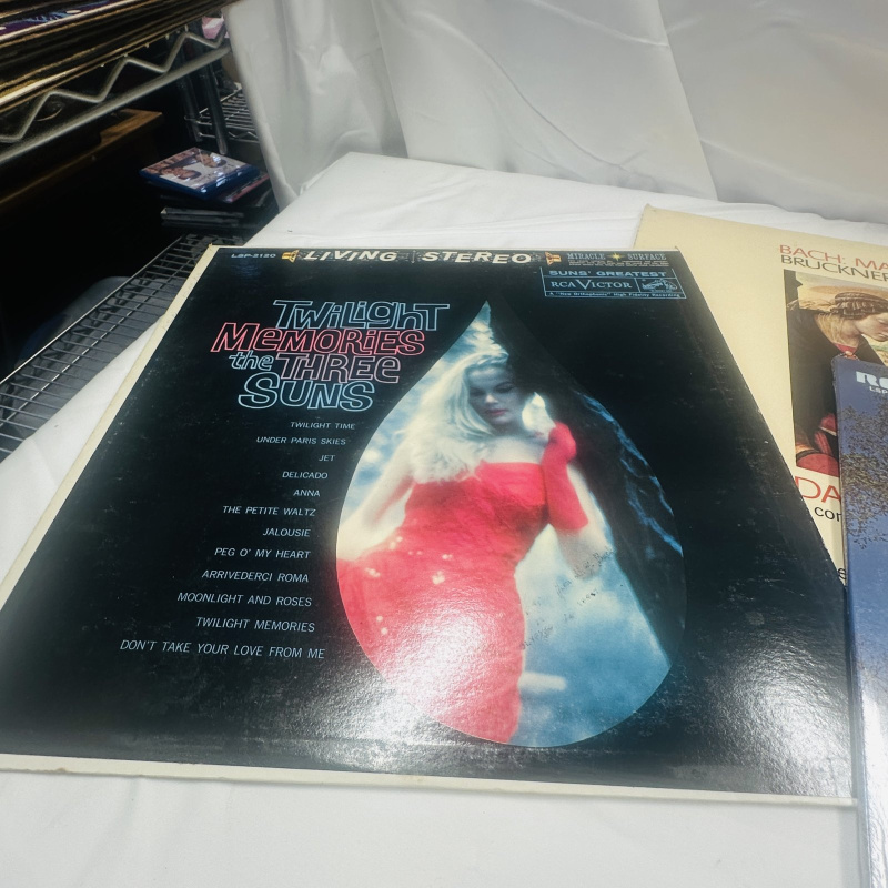 Lot 273: Vintage Vinyl Record Album Lot - Mamas & Papas, Chipmunk Punk, Tennessee Ernie Ford