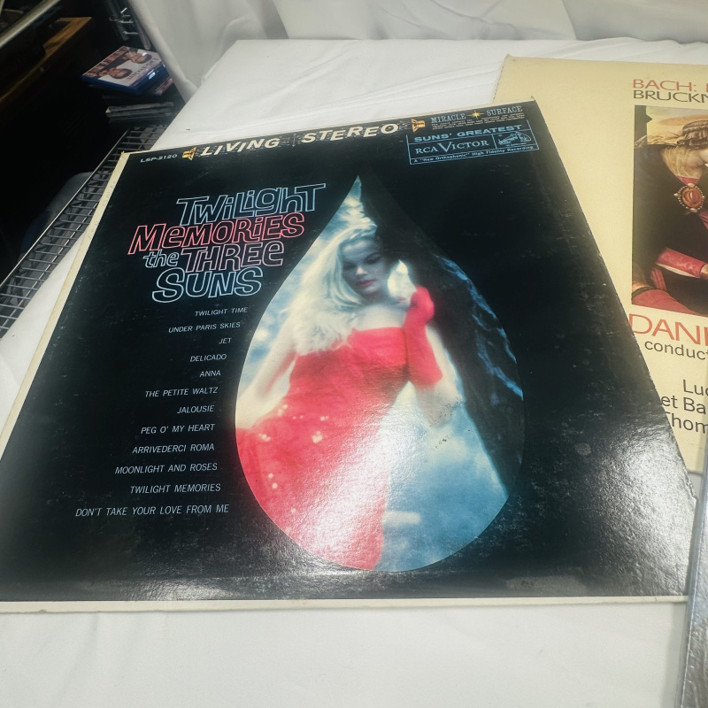 Lot 273: Vintage Vinyl Record Album Lot - Mamas & Papas, Chipmunk Punk, Tennessee Ernie Ford