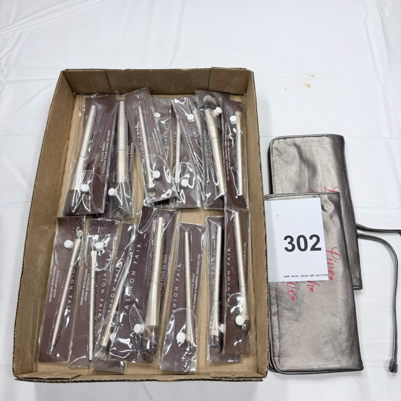 Lot 302: Fashion Fair Makeup Brush Set in Box with Case - Multiple Brushes Sealed in Packages