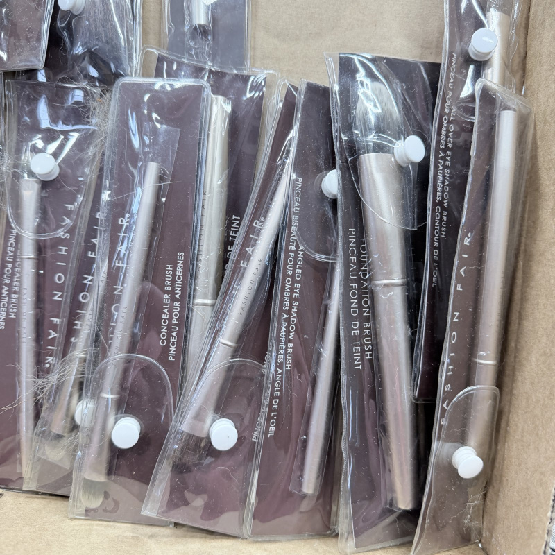 Lot 302: Fashion Fair Makeup Brush Set in Box with Case - Multiple Brushes Sealed in Packages