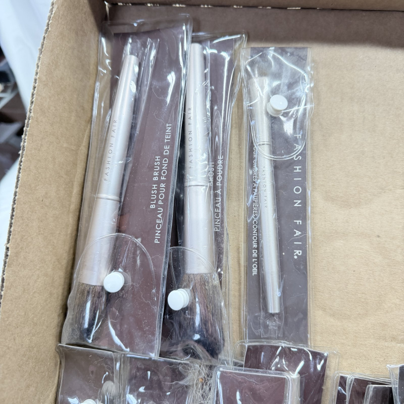 Lot 302: Fashion Fair Makeup Brush Set in Box with Case - Multiple Brushes Sealed in Packages