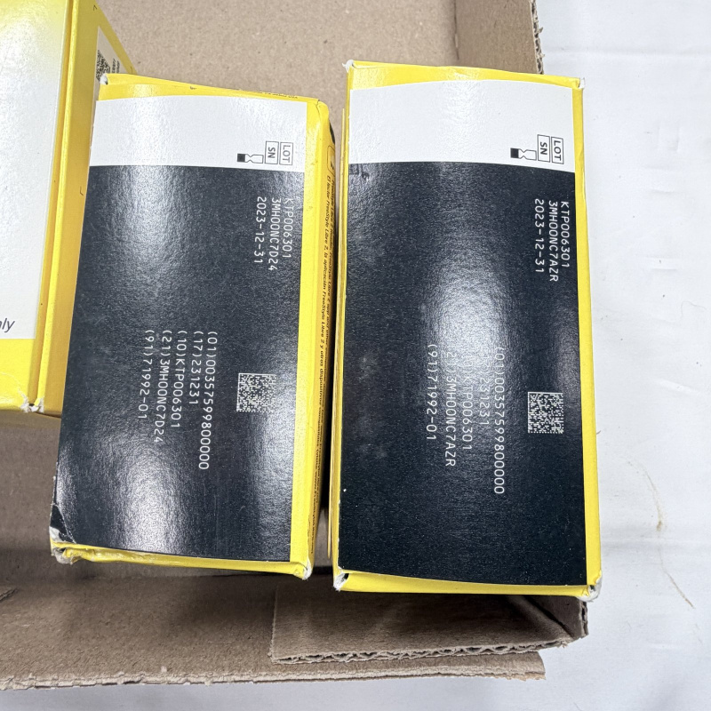 Lot 317: FreeStyle Libre 2 Flash Glucose Monitoring System Reader and Sensors - Abbott