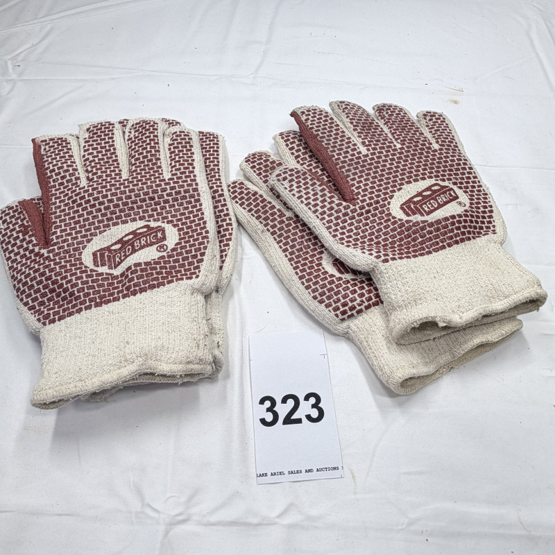 Lot 323: Red Brick Work Gloves Cotton Canvas Brown White Grid Pattern