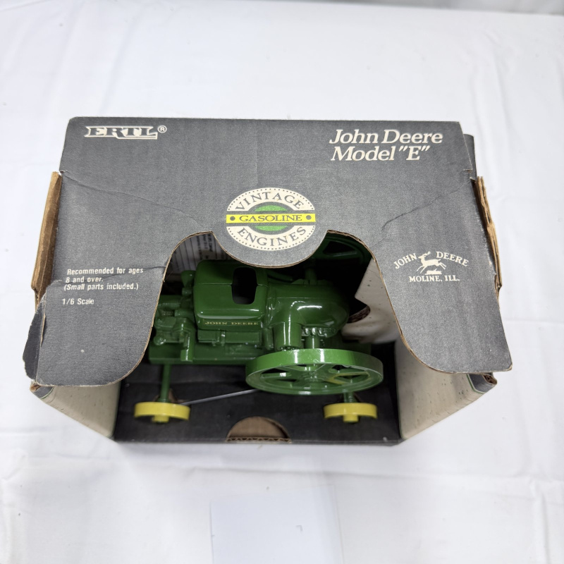 Lot 342: ERTL John Deere Model E Vintage Gasoline Engine 1/6 Scale Die-Cast Green