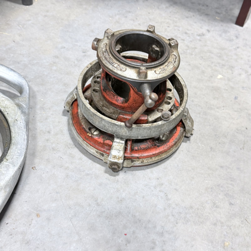 Lot 356: Toledo No. 68 Pipe Threading Machine