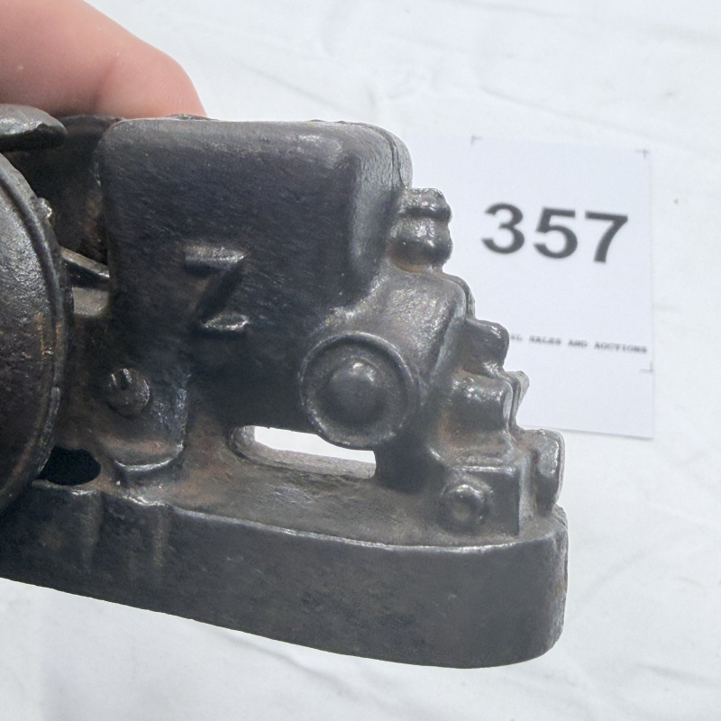 Lot 357: 1920s Arcade Fairbanks-Morse "Z" stationary engine toy or paperweight.