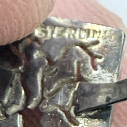 Lot 362: Sterling Silver Ring with Lion Rampant Crest Design, Size 1.55g, #362