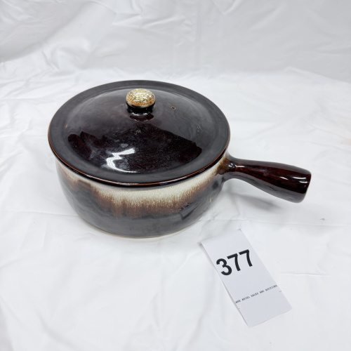 Lot 377: Vintage brown drip glaze stoneware fondue/soup pot with lid and handle, McCoy-style pottery
