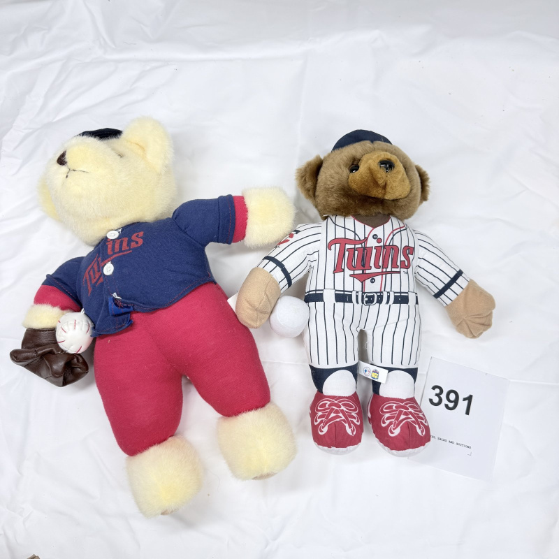 Lot 391: Vintage MLB Minnesota Twins Good Stuff plush teddy bears in baseball uniforms, set of 2