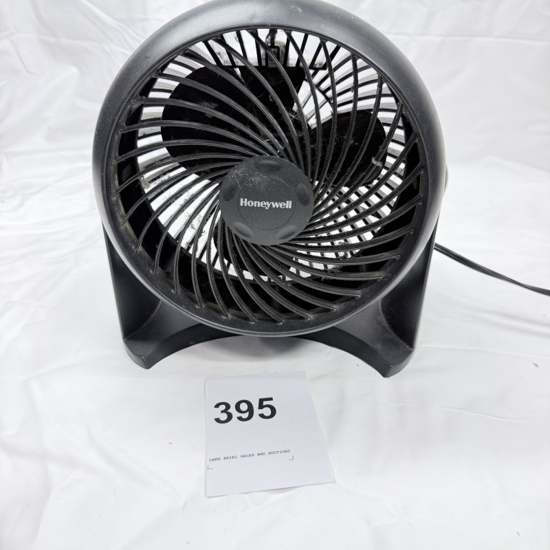 Lot 395: Honeywell "Turbo Force" black electric table fan