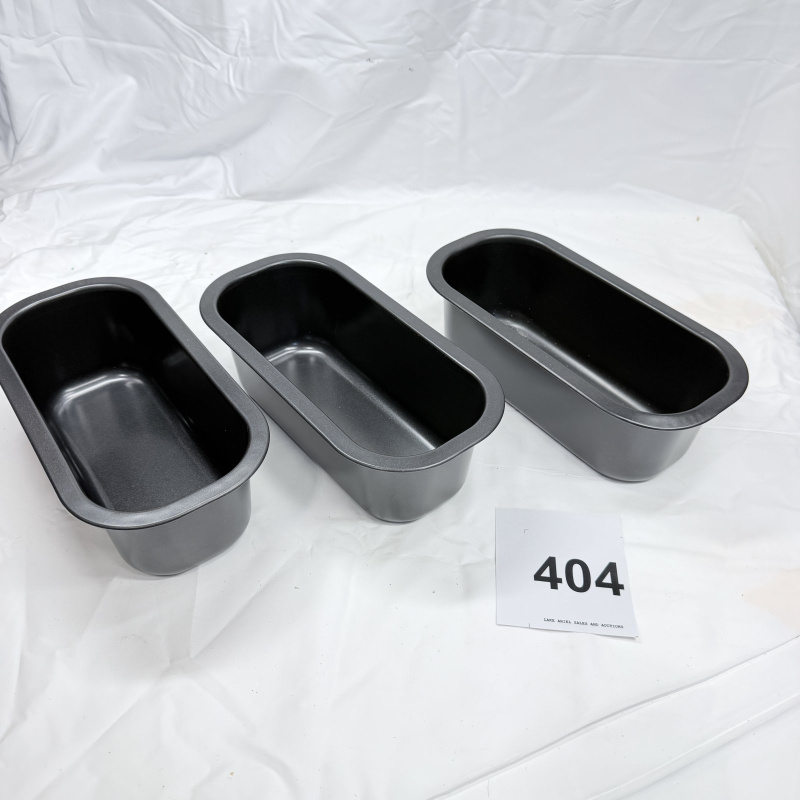 Lot 404: Set of 3 non-stick loaf pans, oblong bread baking tins