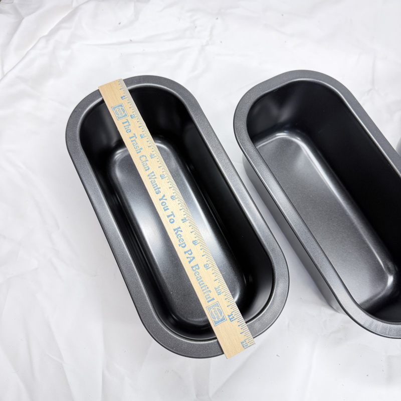 Lot 404: Set of 3 non-stick loaf pans, oblong bread baking tins