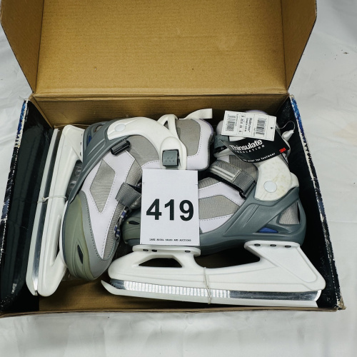 Lot 419: Roller Derby Bladerunner "Comet Ice W" women's ice skates, US size 8, Thinsulate insulation, NIB