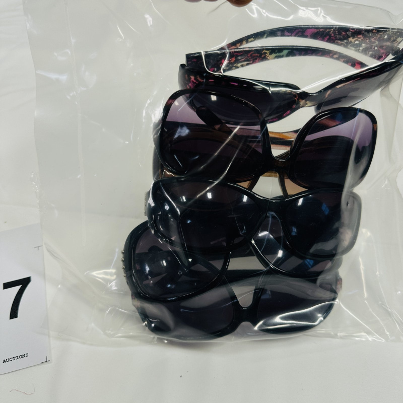 Lot 427: Assorted women's fashion sunglasses, lot