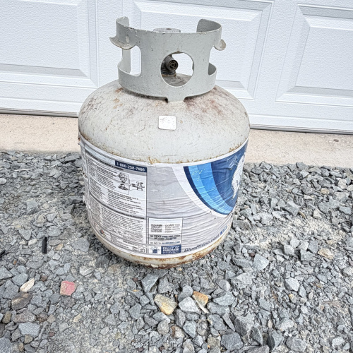 Lot 650: Blue Rhino 20lb steel propane exchange tank, FULL