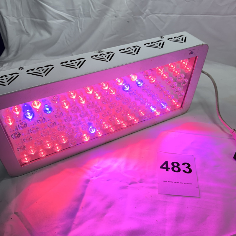 Lot 483: Advanced LED Lights "Diamond Series" 200W LED grow light panel, model DS00046308