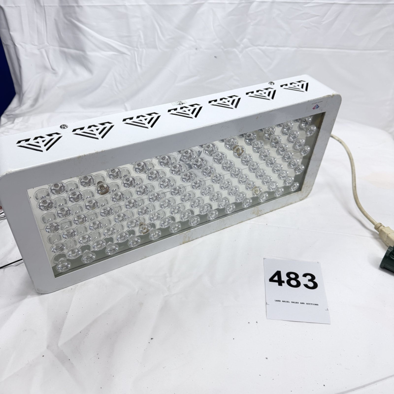 Lot 483: Advanced LED Lights "Diamond Series" 200W LED grow light panel, model DS00046308