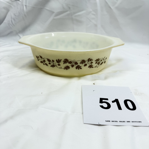 1970s Pyrex "Golden Acorn" Cinderella casserole dish, 043 1½ Qt