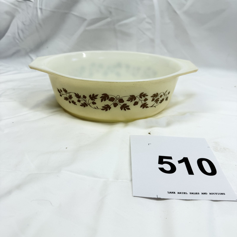 1970s Pyrex "Golden Acorn" Cinderella casserole dish, 043 1½ Qt