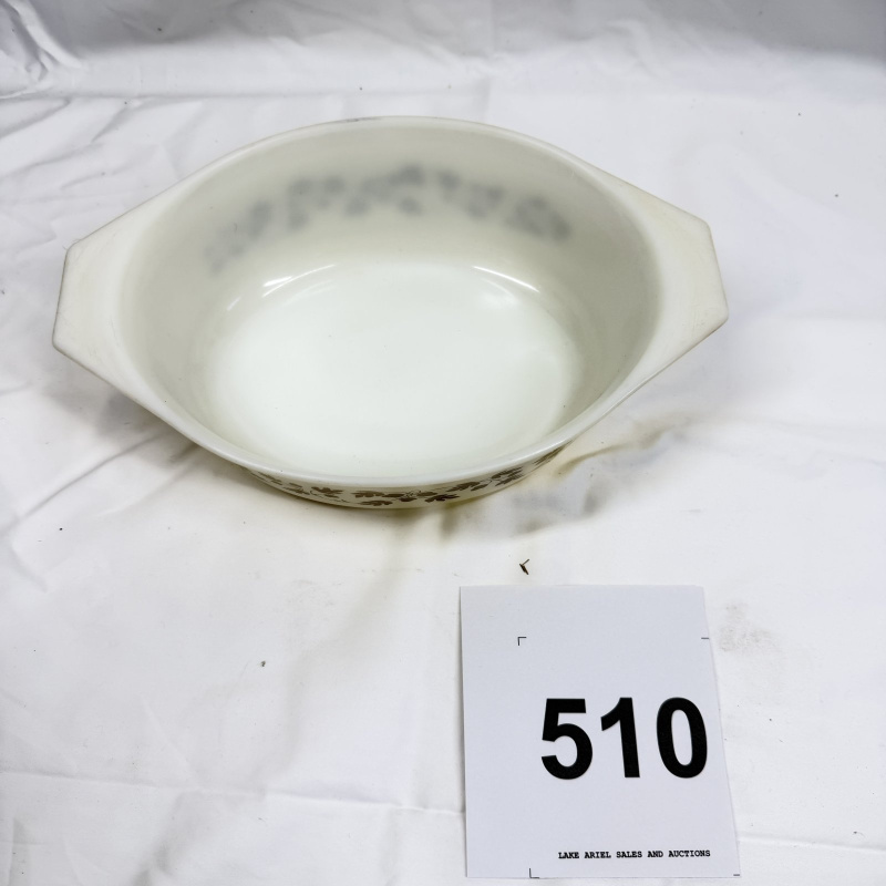 1970s Pyrex "Golden Acorn" Cinderella casserole dish, 043 1½ Qt