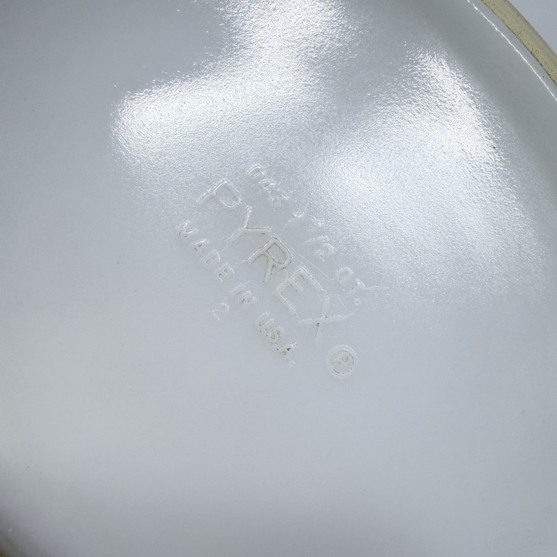 1970s Pyrex "Golden Acorn" Cinderella casserole dish, 043 1½ Qt